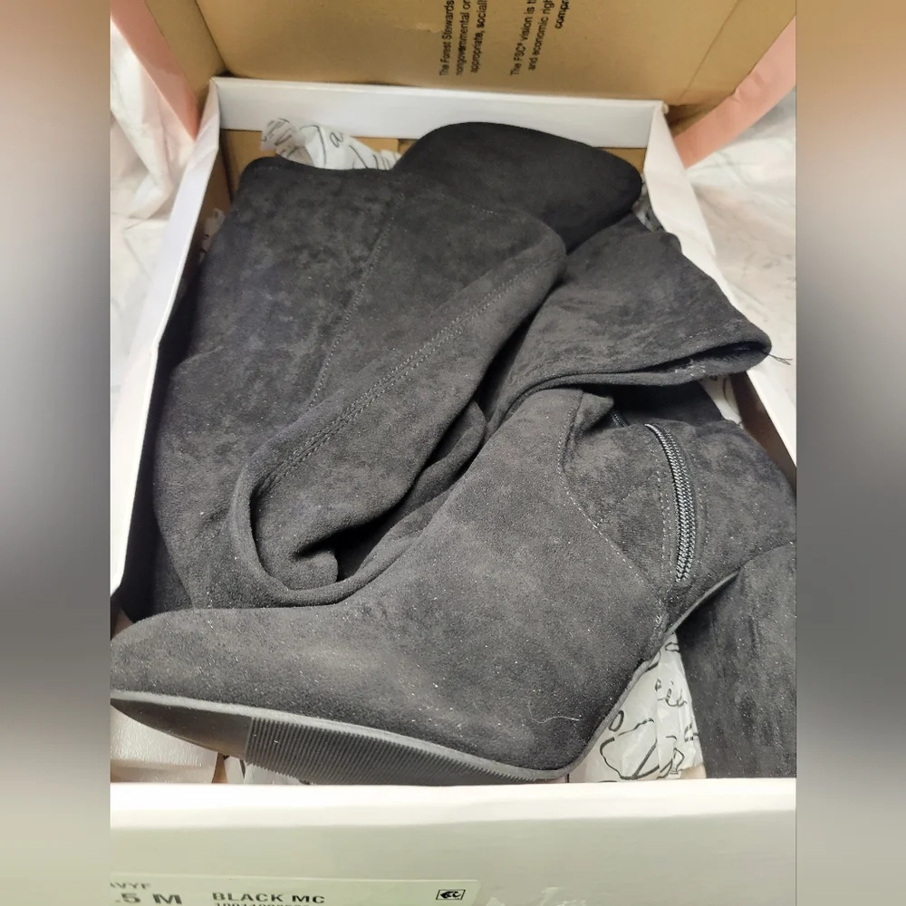 Wild Pair New in Box Bravy Over the Knee Black Micro Suede Boot‎ Size 9.5